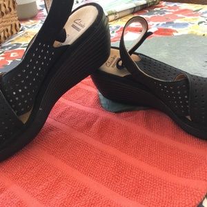 Clarks Womens wedge sandal